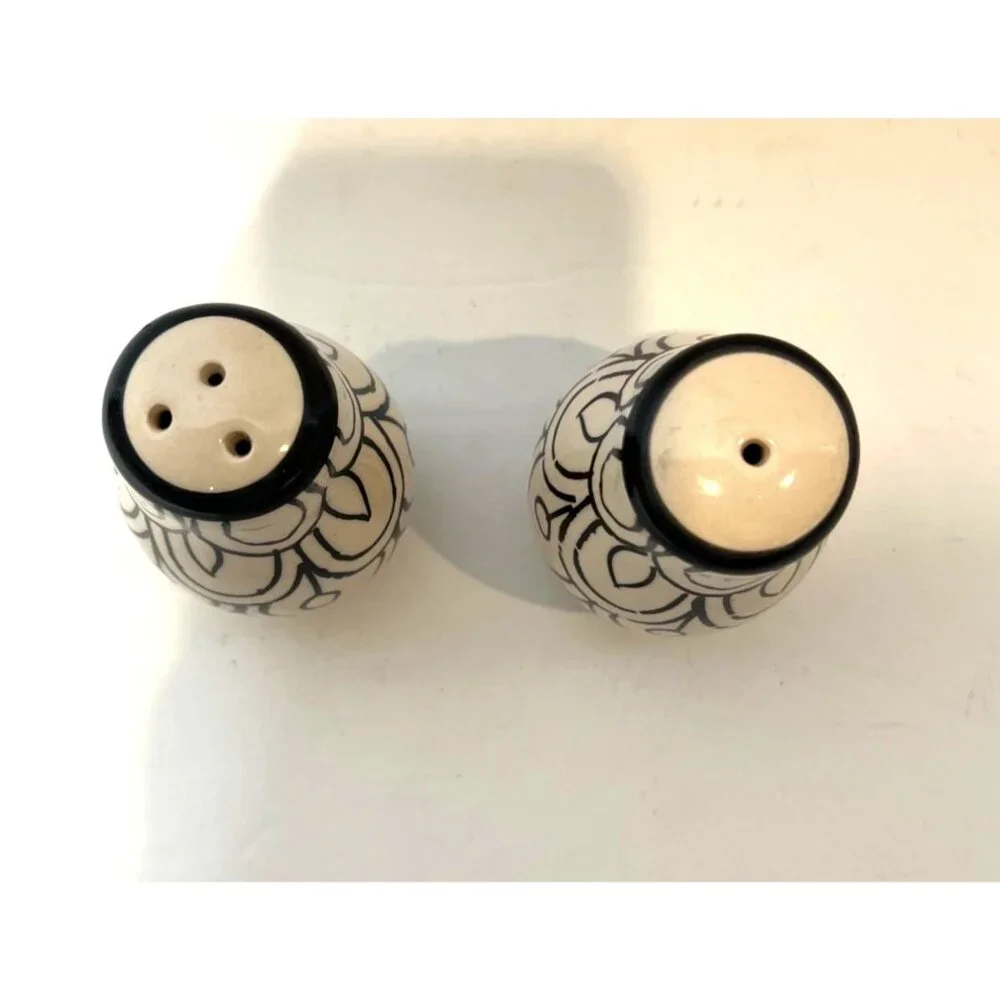 Handcrafted Ceramic Salt & Pepper Shakers W/ Iron Holder Black / White Pattern